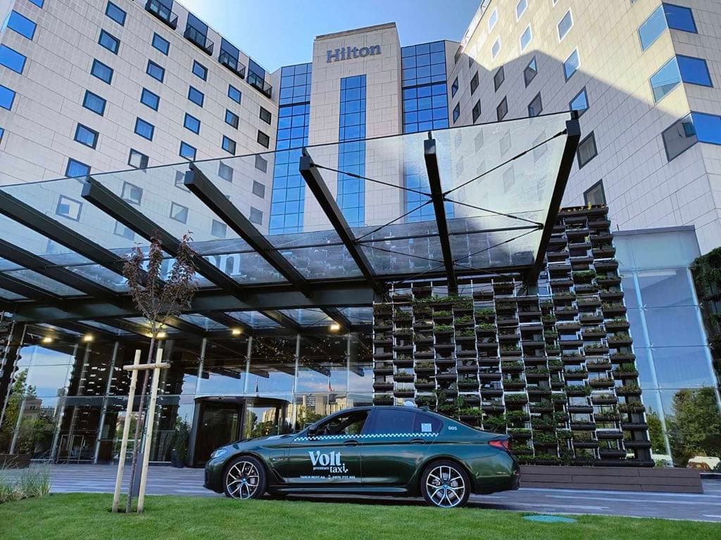 In Sofia: Premium private transfer from/to the airport to any hotel or Airbnb apartment - 1